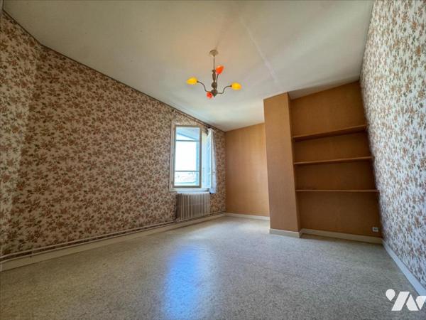 PROCHE CENTRE, GRAND HABITATION FAMILIALE AVEC JARDIN