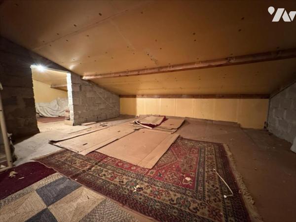 PROCHE CENTRE, GRAND HABITATION FAMILIALE AVEC JARDIN