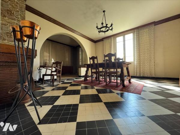 PROCHE CENTRE, GRAND HABITATION FAMILIALE AVEC JARDIN