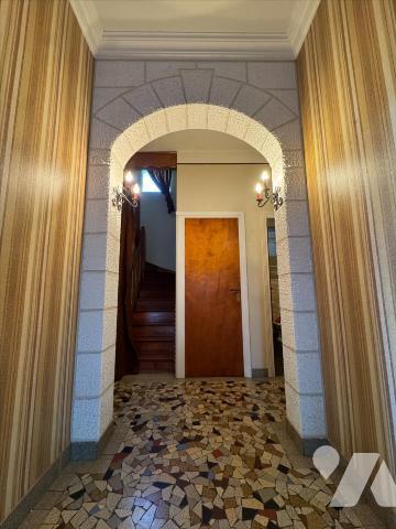 PROCHE CENTRE, GRAND HABITATION FAMILIALE AVEC JARDIN