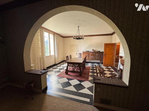 PROCHE CENTRE, GRAND HABITATION FAMILIALE AVEC JARDIN