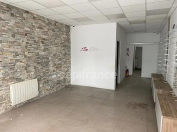 Local/bureau à louer ROUBAIX (59) Rez-de-chaussée commercial 46 m² , hyper centre aux normes PMR