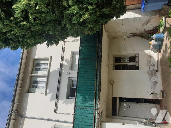 MOISSAC : centre ville, proche gare, maison T4, 3 chambres,  90 m2, et garage (45m2), jardin 140 m2.