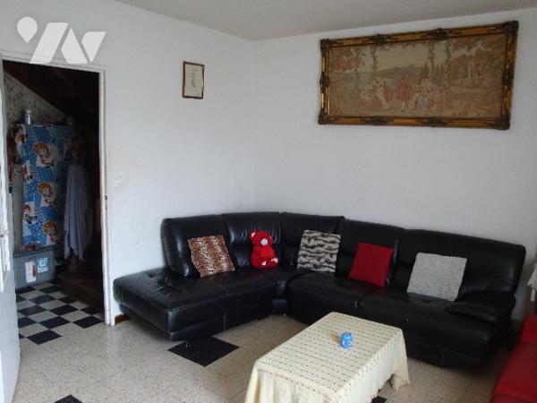 MOISSAC : centre ville, proche gare, maison T4, 3 chambres,  90 m2, et garage (45m2), jardin 140 m2.