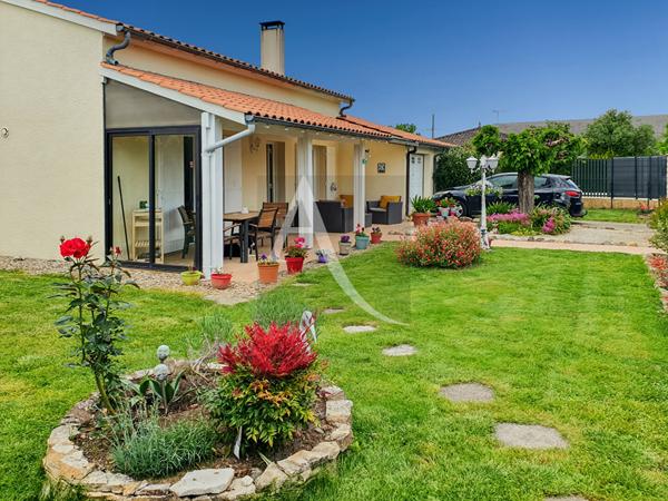 Maison avec piscine sur 1200 m2 de terrain clos