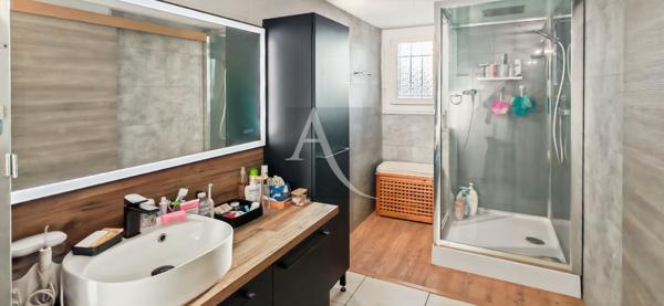 Maison avec piscine sur 1200 m2 de terrain clos