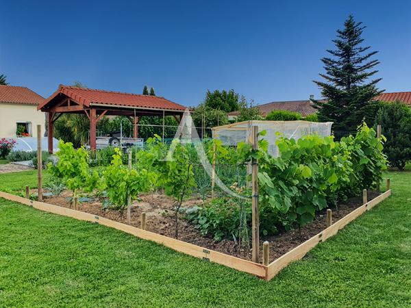Maison avec piscine sur 1200 m2 de terrain clos
