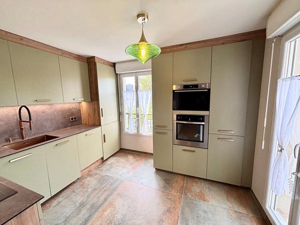 Charmant duplex avec balcon, box et parking - EMERAINVILLE
