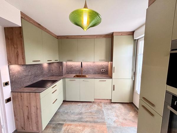 Charmant duplex avec balcon, box et parking - EMERAINVILLE