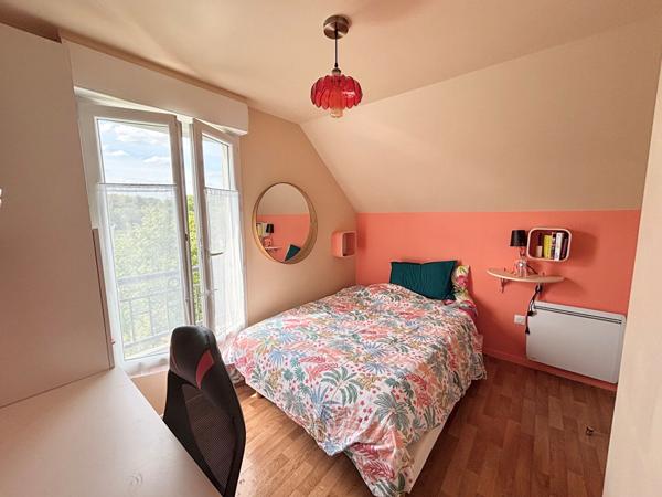 Charmant duplex avec balcon, box et parking - EMERAINVILLE