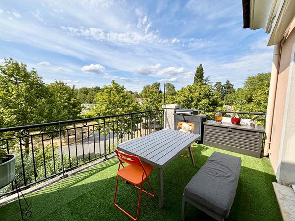 Charmant duplex avec balcon, box et parking - EMERAINVILLE