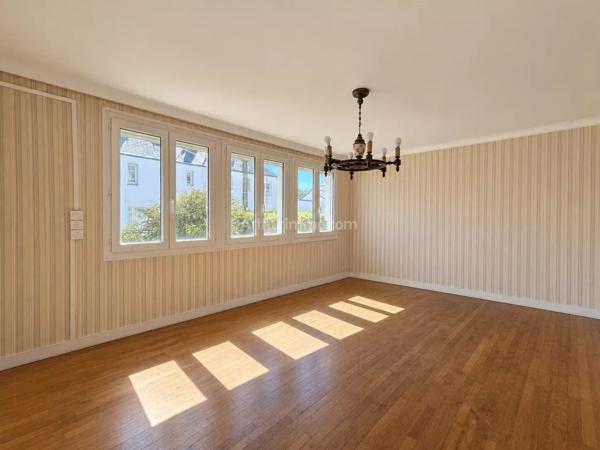 Vente                                                      Maison
                        
                     6 pièces                      105 m2                     à Auray