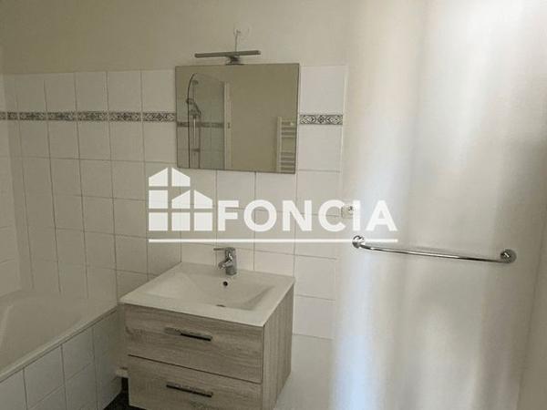 Location Appartement 2 pièces 49.5 m² - 3/5 RUE DU VAL NOTRE DAME Mantes La Jolie 78200