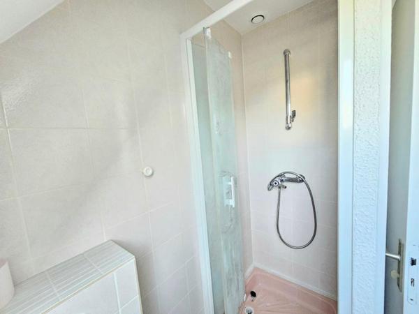 Baisse de Prix - Gaillon centre ville, au calme - Maison de 128 m2 - 4 chambres sur sous-sol total  - Terrain plat de 700 m2 - Prix : 291.000