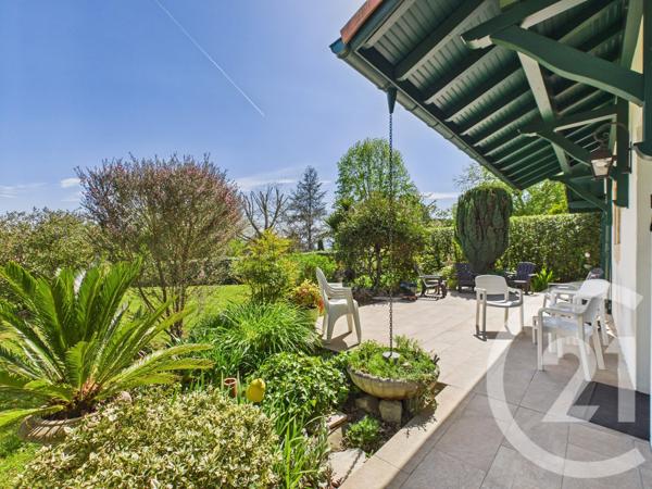 Maison à vendre  7 pièces - 177 m 2   VILLEFRANQUE  - 64