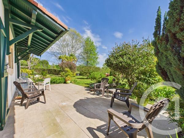 Maison à vendre  7 pièces - 177 m 2   VILLEFRANQUE  - 64