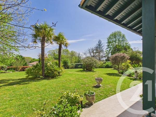 Maison à vendre  7 pièces - 177 m 2   VILLEFRANQUE  - 64