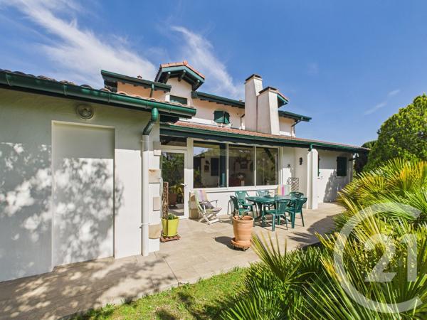 Maison à vendre  7 pièces - 177 m 2   VILLEFRANQUE  - 64