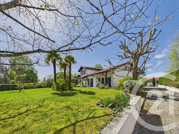 Maison à vendre  7 pièces - 177 m 2   VILLEFRANQUE  - 64