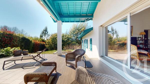 Maison à vendre  7 pièces - 177 m 2   VILLEFRANQUE  - 64