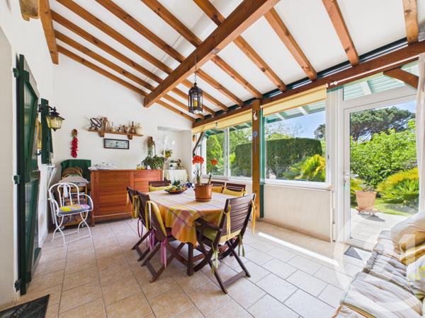 Maison à vendre  7 pièces - 177 m 2   VILLEFRANQUE  - 64