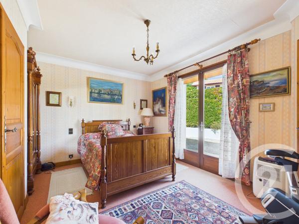 Maison à vendre  7 pièces - 177 m 2   VILLEFRANQUE  - 64