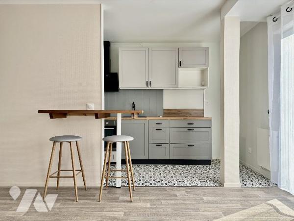 Studio de 34 m2 avec place de parking et cave