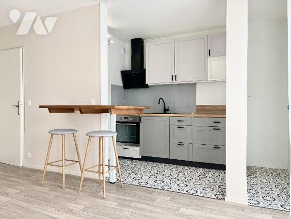 Studio de 34 m2 avec place de parking et cave