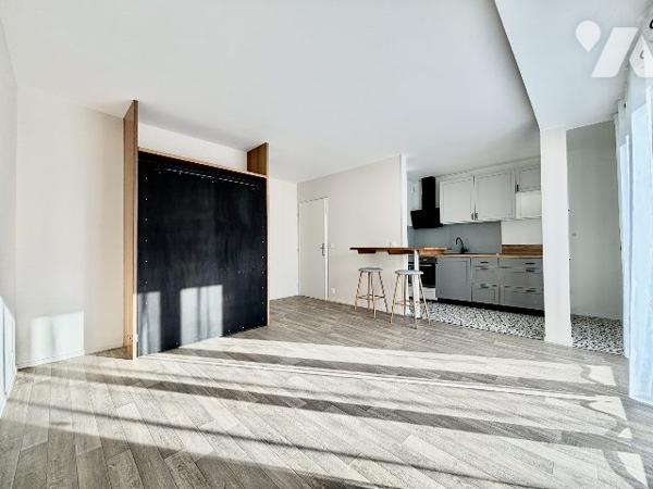 Studio de 34 m2 avec place de parking et cave