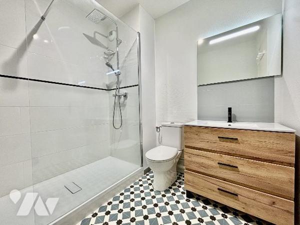 Studio de 34 m2 avec place de parking et cave