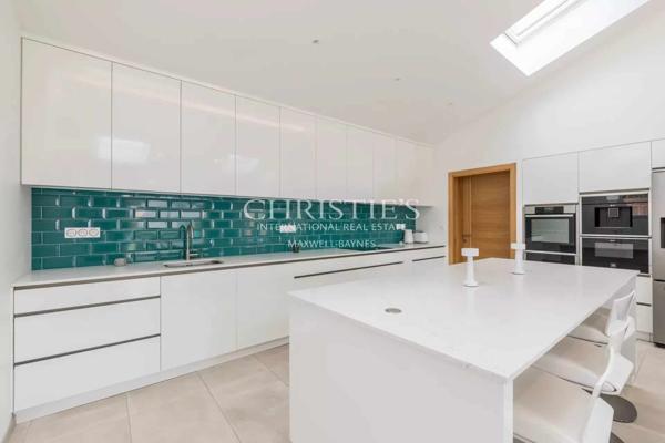 Centre ville- 10 min de l’océan -Maison familiale parfaitement rénovée, dépendance, garage, 5 chambres