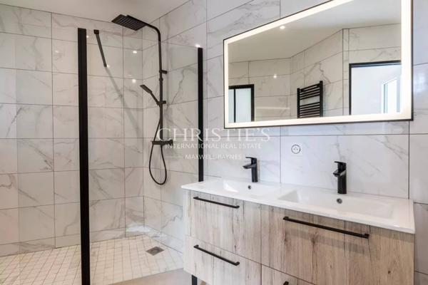 Centre ville- 10 min de l’océan -Maison familiale parfaitement rénovée, dépendance, garage, 5 chambres