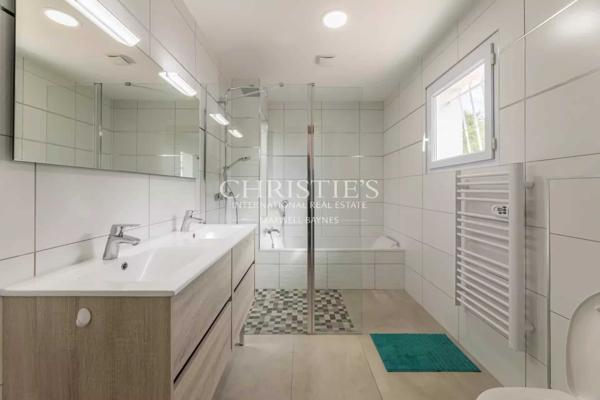 Centre ville- 10 min de l’océan -Maison familiale parfaitement rénovée, dépendance, garage, 5 chambres