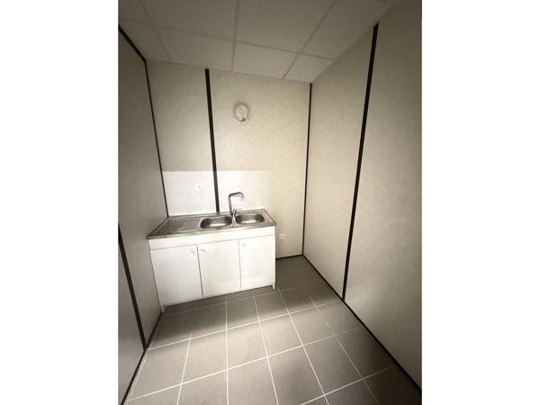 Local professionnel - ANDREZIEUX BOUTHEON