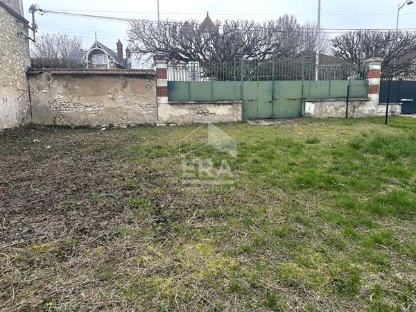 Terrain constructible Montereau Fault Yonne 548 m2