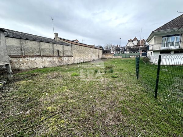 Terrain constructible Montereau Fault Yonne 548 m2