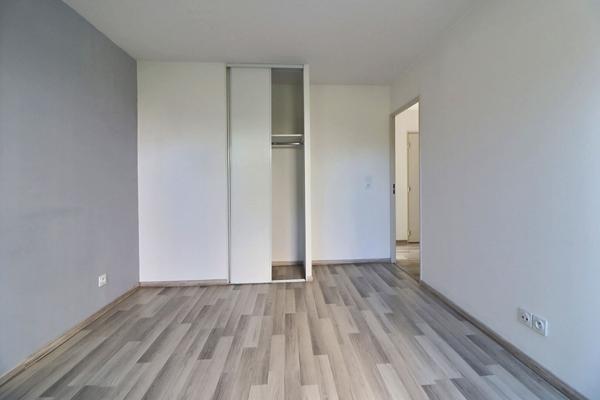 Appartement rez-de-jardin Saint Priest Centre Ville 3 pièces 57 m2, terrasse, jardin 28.40m2, garage fermé en sous-sol