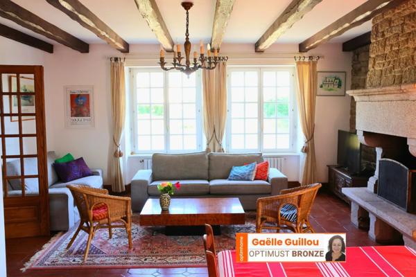 CLÉDER – Propriété familiale en bord de mer avec vaste terrain constructible de 4200 m²