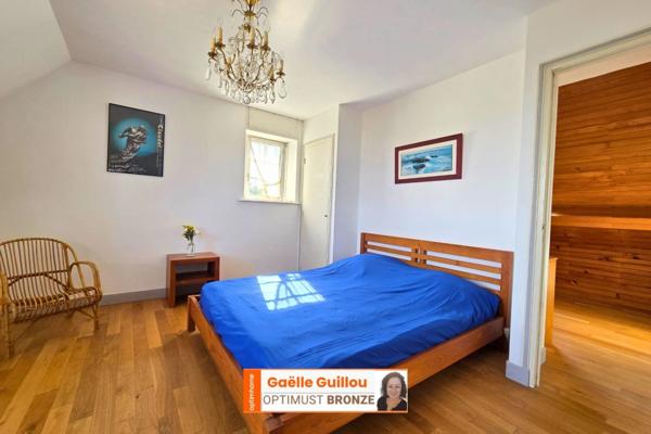 CLÉDER – Propriété familiale en bord de mer avec vaste terrain constructible de 4200 m²