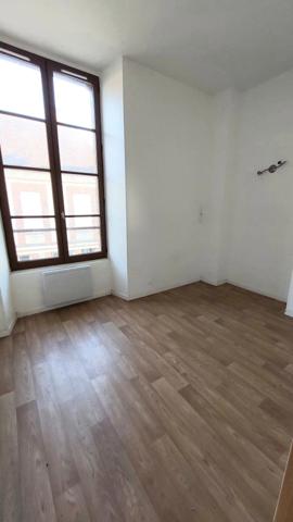 Vente                                                      Appartement
                        
                     4 pièces                      65 m2                     à Thorigny-sur-Oreuse