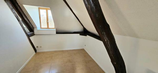 Vente                                                      Appartement
                        
                     4 pièces                      65 m2                     à Thorigny-sur-Oreuse