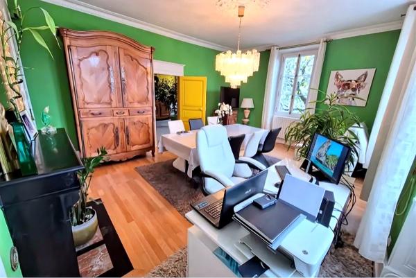 Maison 7 pièces - 300 m²