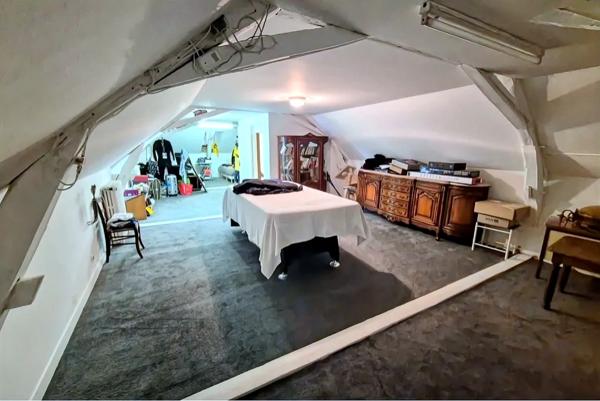 Maison 7 pièces - 300 m²