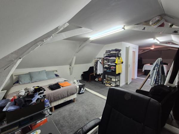 Maison 7 pièces - 300 m²