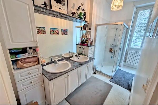 Maison 7 pièces - 300 m²