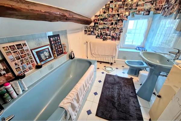 Maison 7 pièces - 300 m²