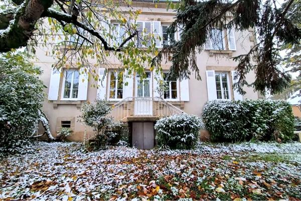 Maison 7 pièces - 300 m²