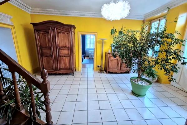 Maison 7 pièces - 300 m²