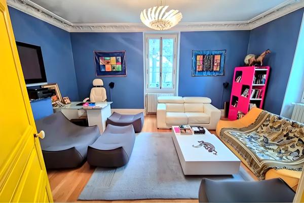 Maison 7 pièces - 300 m²