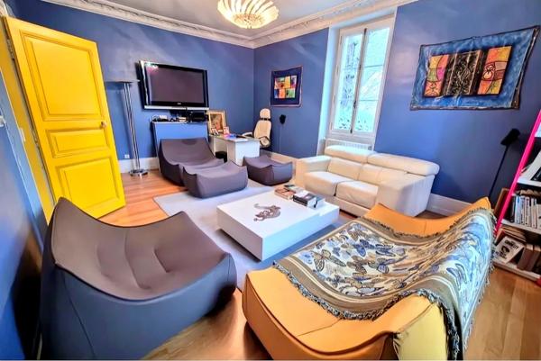 Maison 7 pièces - 300 m²